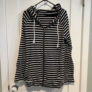 Full-zip Ampersand Avenue Hoodie with thumbholes - Women’s L